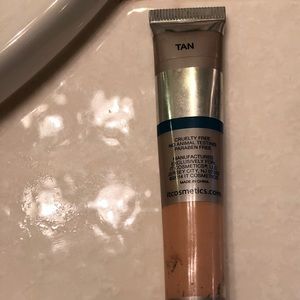 Undereye concealer